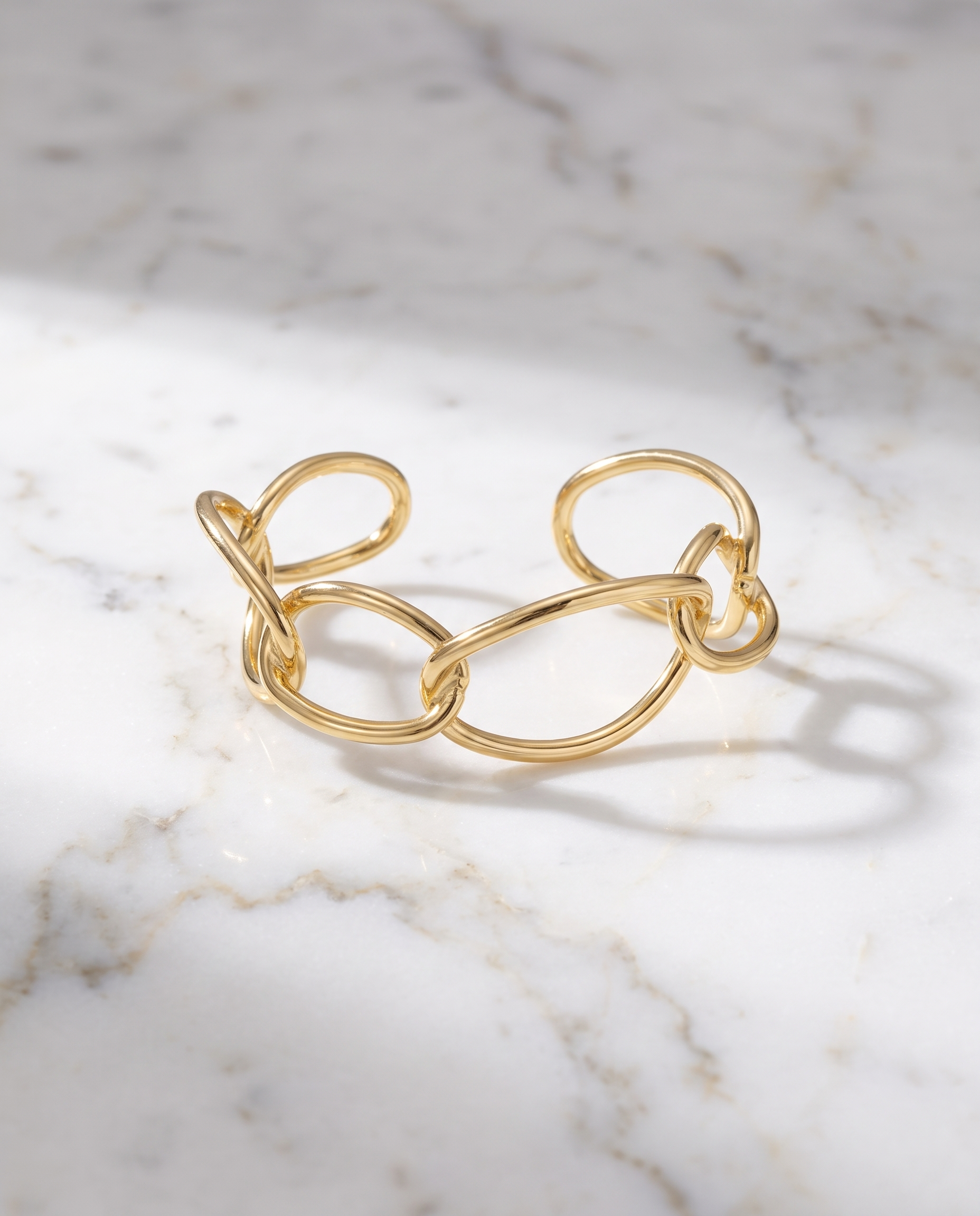 Giant chain link cuff