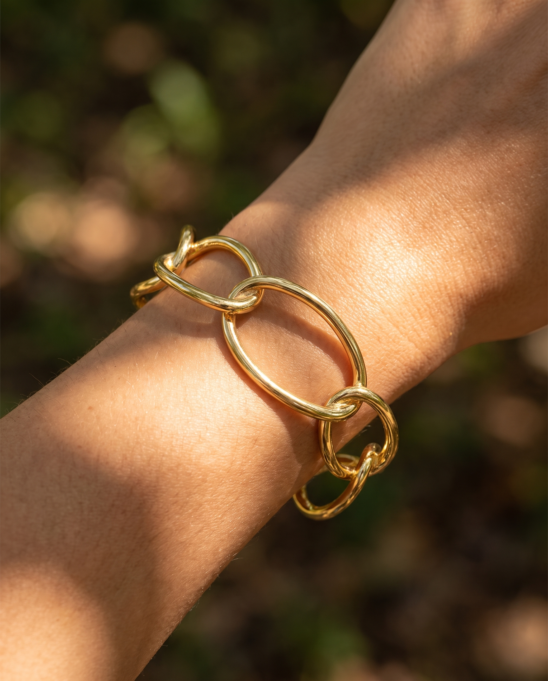 Giant chain link cuff